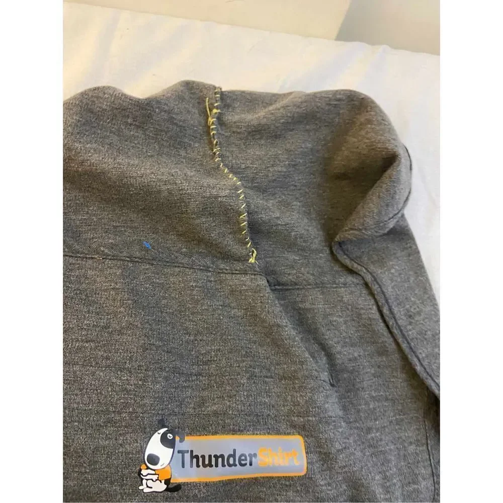 Thunder shirt‎ Medium? Dog anxiety shirt #129936 defected. stitching.